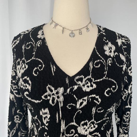 Y2K Top Size Large Black White Floral Casual Stretch Fairy Grunge Whimsigoth - Picture 2 of 13